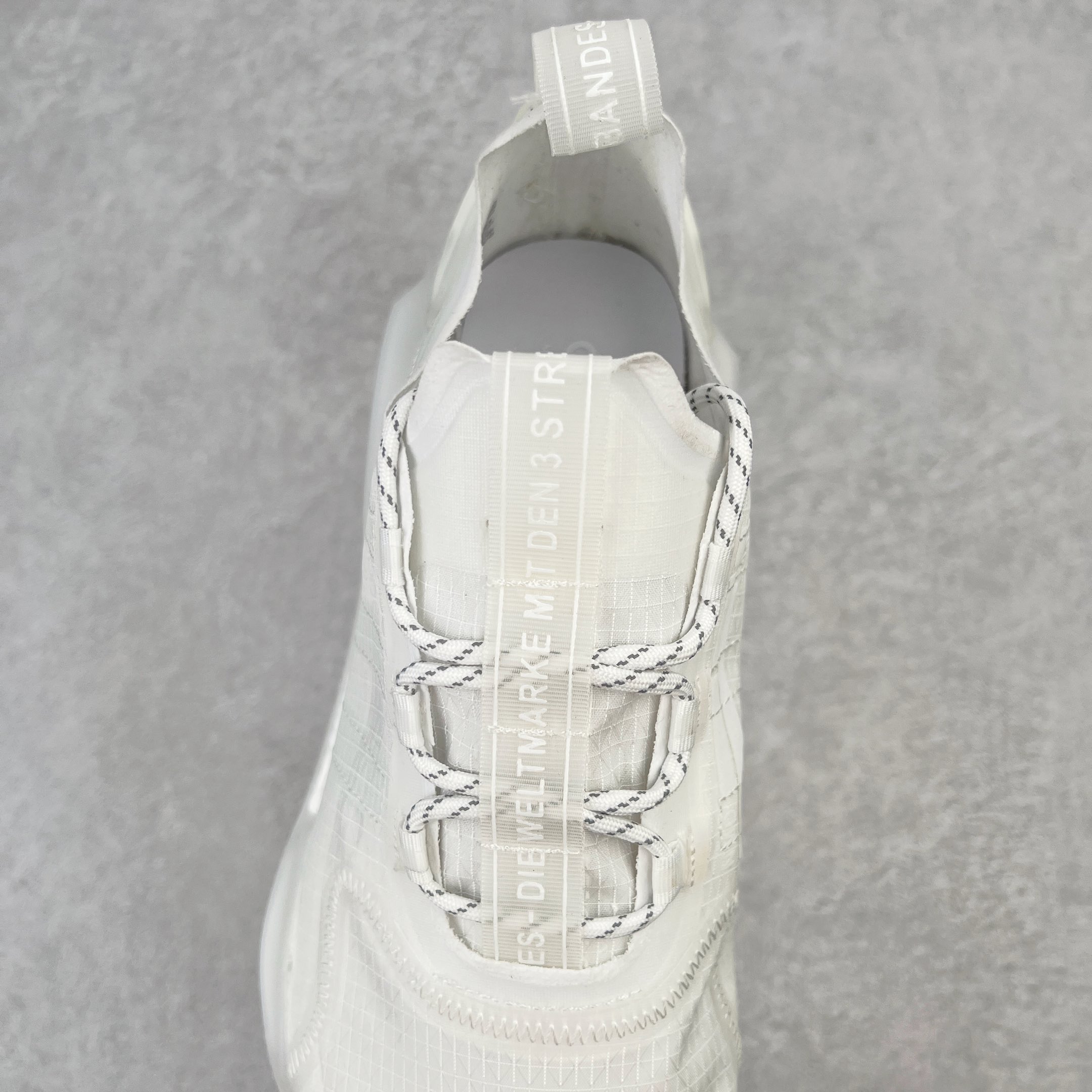 图片[5]-＃开学季福利 AD Originals NMD V3 Boost 爆米花缓震跑鞋 缓震装置意味着良好的氛围永无止境 无尽的能量回馈让您在夜幕降临时感到舒适 透明鞋跟夹和带斑点的TPU中底使渐进式探索更加完美 尺码：36 36.5 37 38 38.5 39 40 40.5 41 42 42.5 43 44 44.5 45-选品中心