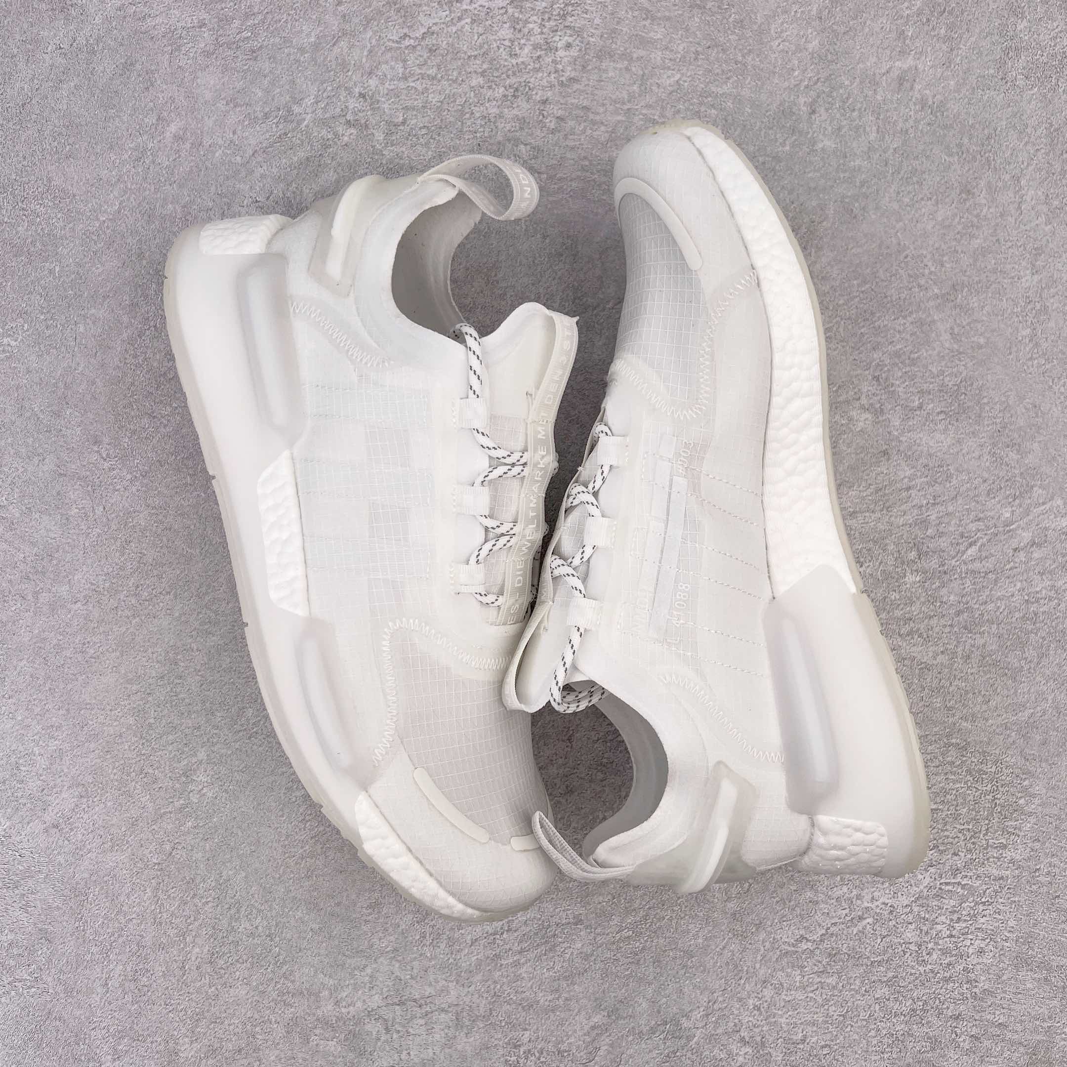 图片[3]-＃开学季福利 AD Originals NMD V3 Boost 爆米花缓震跑鞋 缓震装置意味着良好的氛围永无止境 无尽的能量回馈让您在夜幕降临时感到舒适 透明鞋跟夹和带斑点的TPU中底使渐进式探索更加完美 尺码：36 36.5 37 38 38.5 39 40 40.5 41 42 42.5 43 44 44.5 45-选品中心