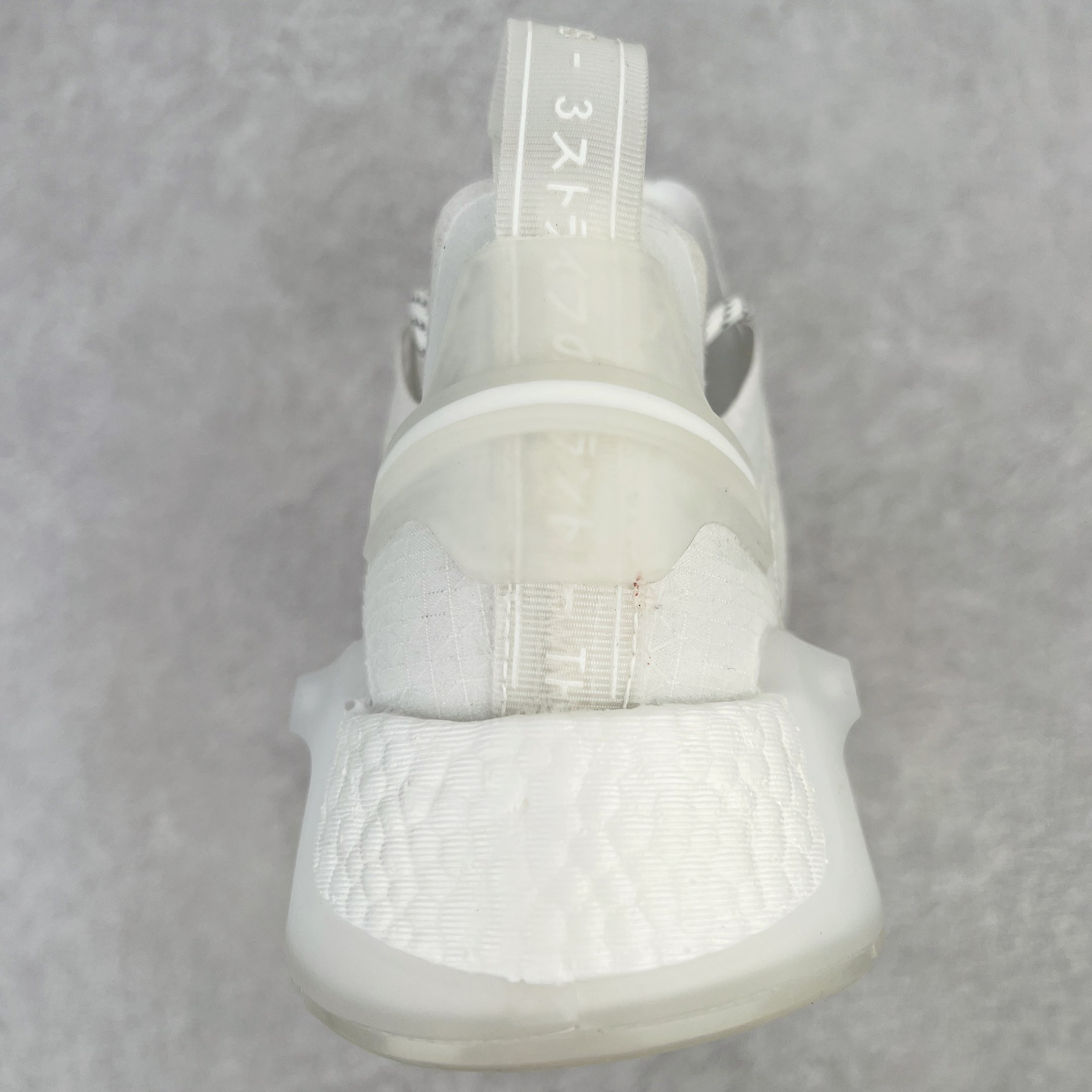 图片[8]-＃开学季福利 AD Originals NMD V3 Boost 爆米花缓震跑鞋 缓震装置意味着良好的氛围永无止境 无尽的能量回馈让您在夜幕降临时感到舒适 透明鞋跟夹和带斑点的TPU中底使渐进式探索更加完美 尺码：36 36.5 37 38 38.5 39 40 40.5 41 42 42.5 43 44 44.5 45-选品中心