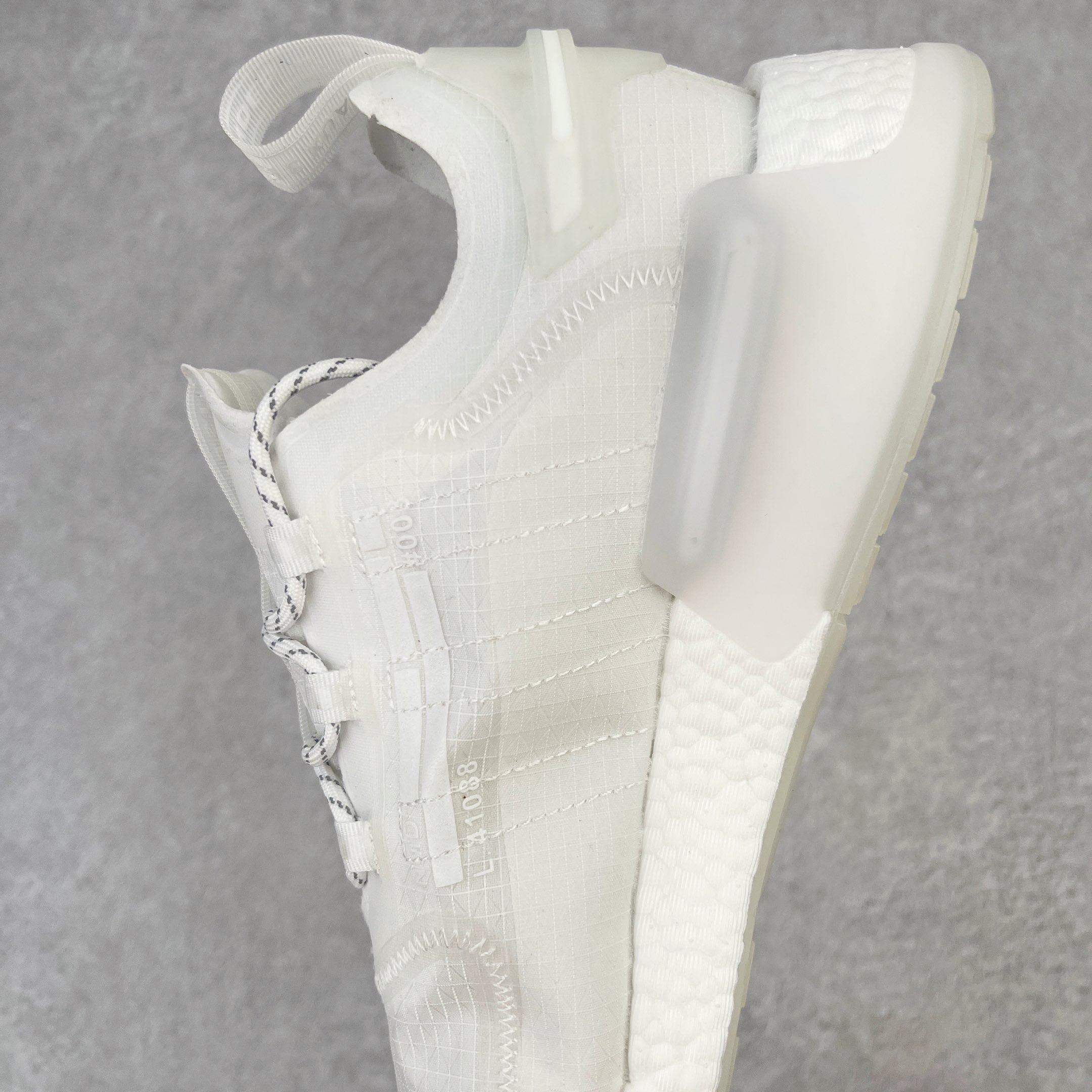 图片[7]-＃开学季福利 AD Originals NMD V3 Boost 爆米花缓震跑鞋 缓震装置意味着良好的氛围永无止境 无尽的能量回馈让您在夜幕降临时感到舒适 透明鞋跟夹和带斑点的TPU中底使渐进式探索更加完美 尺码：36 36.5 37 38 38.5 39 40 40.5 41 42 42.5 43 44 44.5 45-选品中心