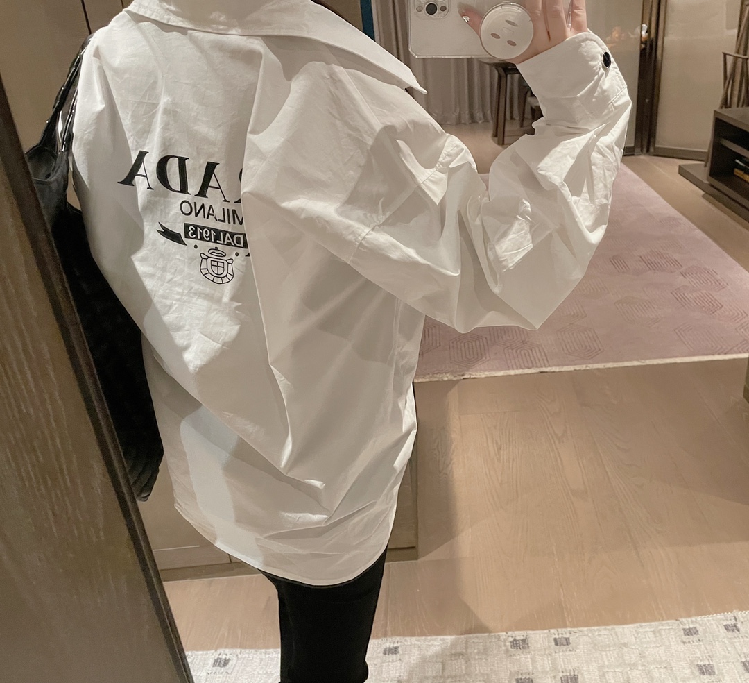 PRADA普拉达22FW休闲衬衫<br>法式缝包边，开模五金<br>定制面料
