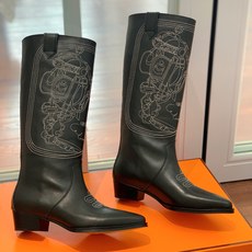 【Herm*s】西部牛仔靴。展现品牌精湛的制靴工艺。刺绣拼接时尚度。 材质:鞋面小牛皮、牛京拼刺绣。加厚真皮大底。全新高 【Herm*s】西部牛仔靴。展现品牌精湛的制靴工艺。刺绣拼接时尚度。 材质:鞋面小牛皮、牛京拼刺绣。加厚真皮大底。全新高