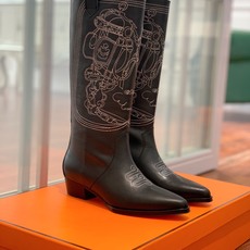 【Herm*s】西部牛仔靴。展现品牌精湛的制靴工艺。刺绣拼接时尚度。 材质:鞋面小牛皮、牛京拼刺绣。加厚真皮大底。全新高 【Herm*s】西部牛仔靴。展现品牌精湛的制靴工艺。刺绣拼接时尚度。 材质:鞋面小牛皮、牛京拼刺绣。加厚真皮大底。全新高