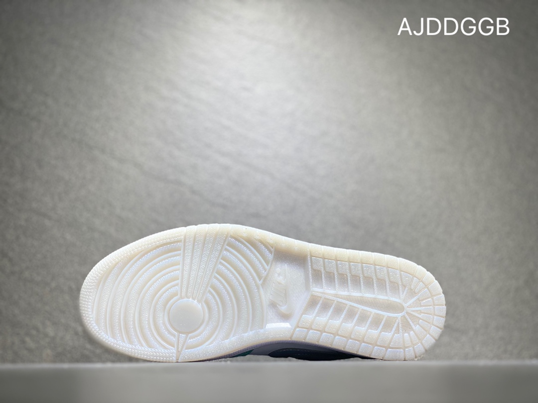 240 Air Jordan 1 Low AJ1 乔1低帮篮球鞋  DN3705-301