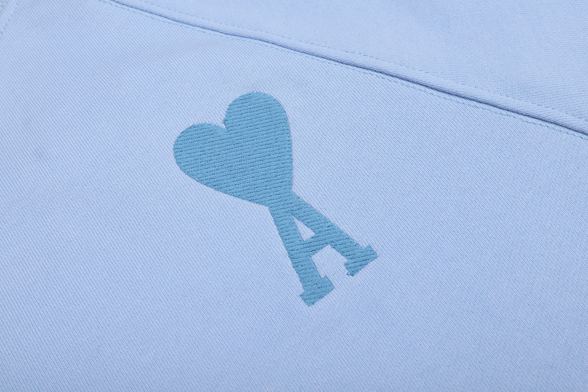 “High-End Women’s Suit with AMI Macalon Heart Embroidery and Cotton Fabric – Quality Package” - 图片 4