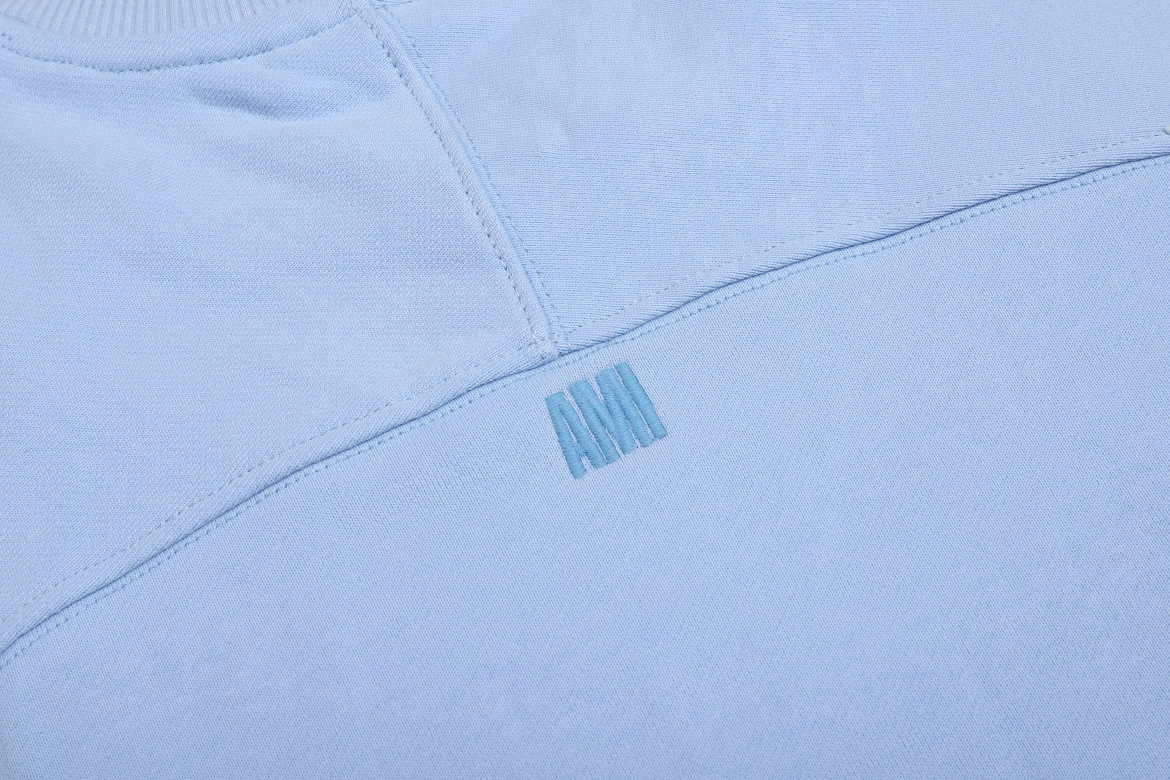 “High-End Women’s Suit with AMI Macalon Heart Embroidery and Cotton Fabric – Quality Package” - 图片 7