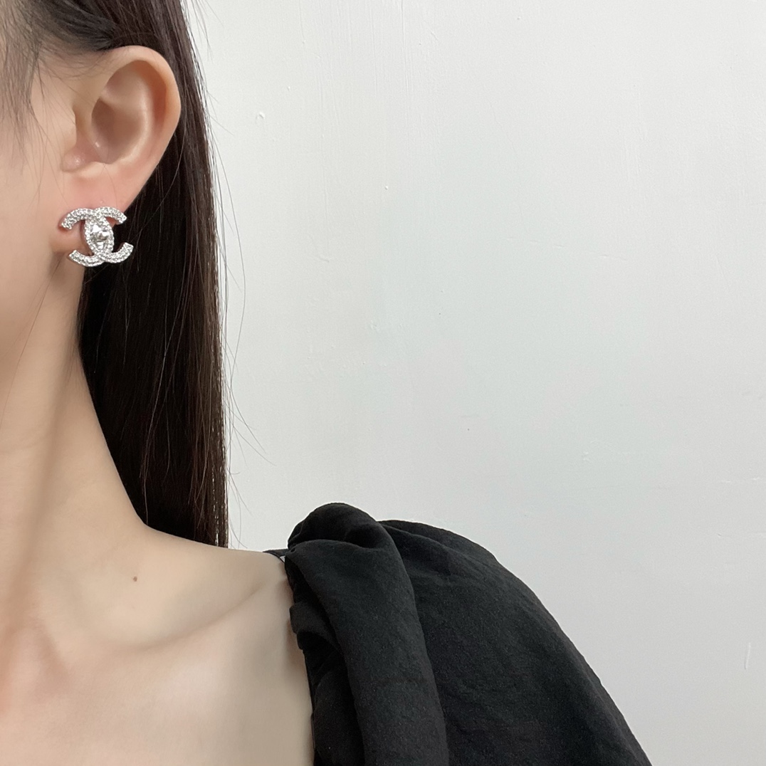 新款☑️CHANEL香奈儿双c满钻耳钉 胸针