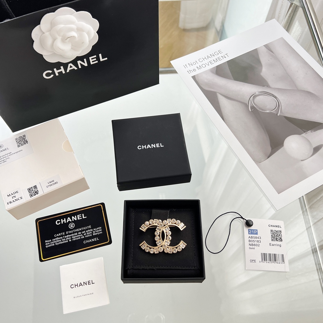 新款☑️CHANEL香奈儿双c满钻方钻胸针