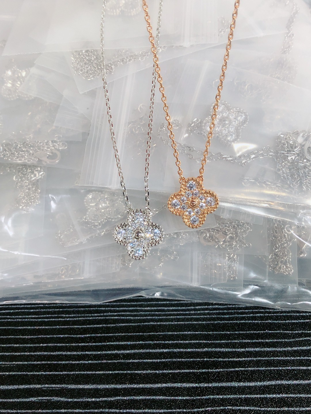 ❤️今日出货❤️
单花满钻项链