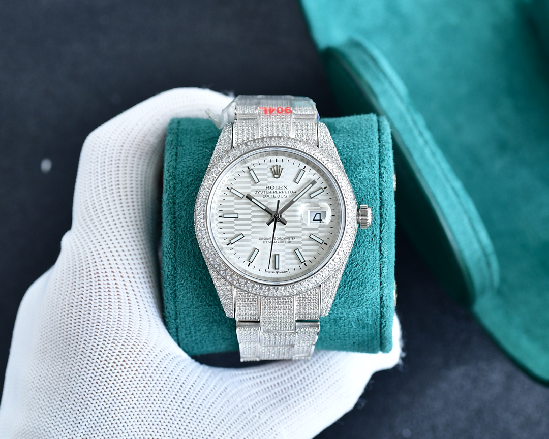 NO:924495,Luxurious/Ultimate Rolex ROLEX Gypsophila watch is made of 904 stainless steel, pavé with top-grade Swarovski diamonds, an interpretation of luxury quality, dazzling and charming. The case and bracelet are fully inlaid with diamonds, sparkling gold, dual movements are available, 2824 movement and domestic movement, watch size 40mm...,,swarovski, rolex19860909奢华/极致 劳力士ROLEX满天星腕表904精钢打造,密镶顶级施华洛世奇美钻,奢华品质的诠释,璀璨夺目,魅力绽放.表壳表链全镶满美钻,金光闪闪,双机芯可选2824机芯和国产机芯,腕表尺寸40mm……,,swarovski,rolex,Watch