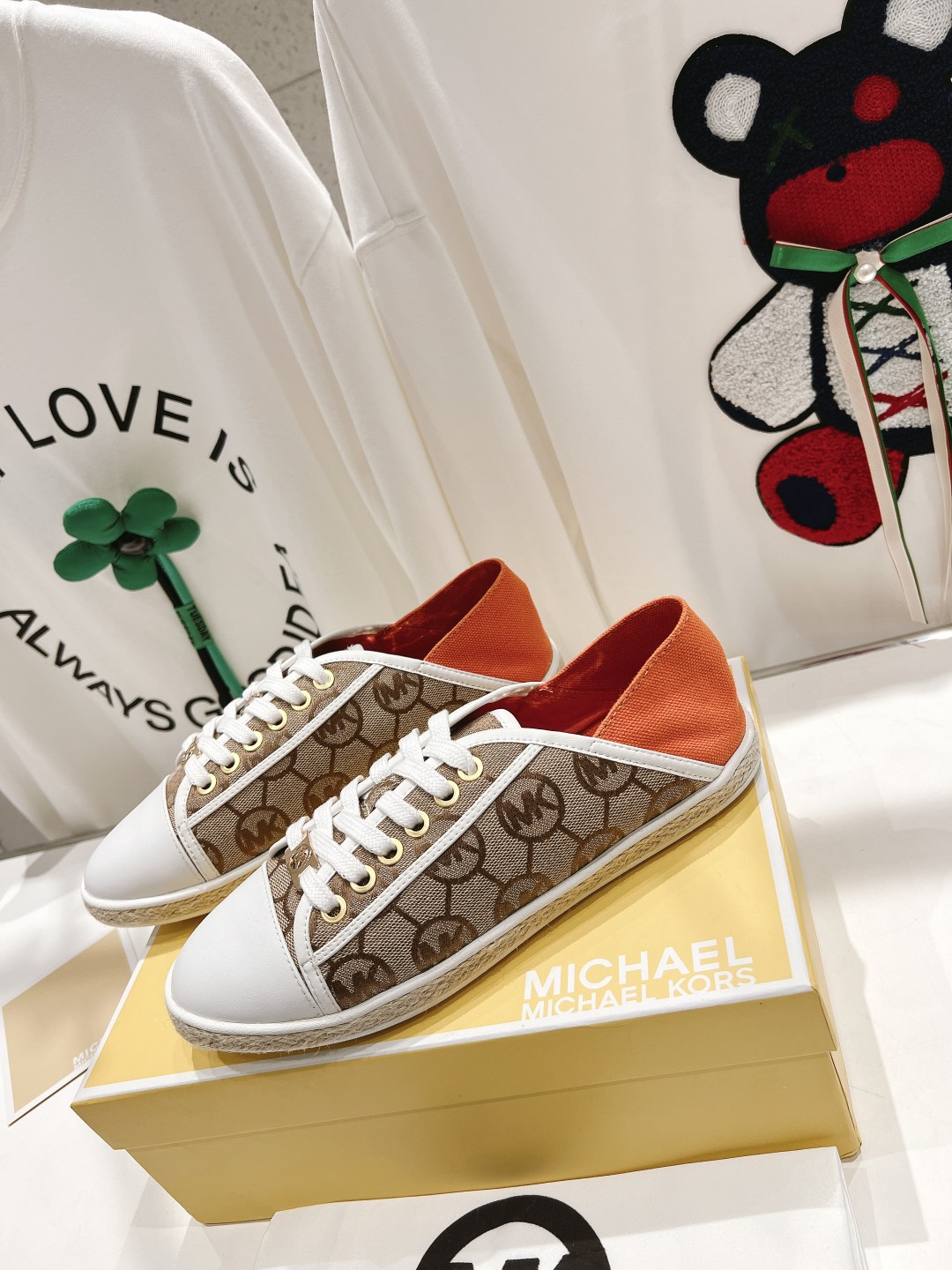 Michael Kors 2022 Recreational Shoes: Superstar Net Red Grass, Gold Logo Button, Size 35-40. - 图片 4