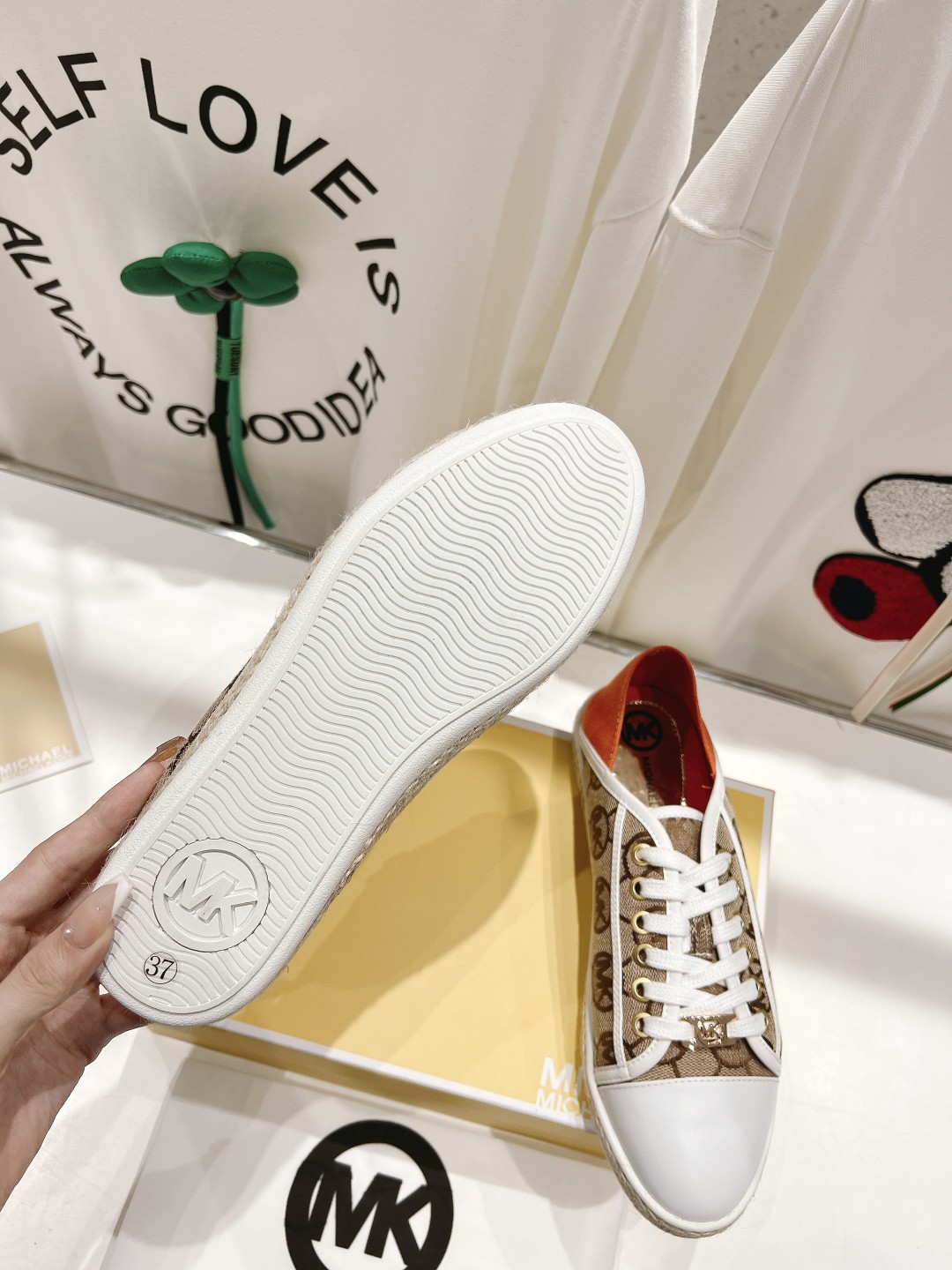 Michael Kors 2022 Recreational Shoes: Superstar Net Red Grass, Gold Logo Button, Size 35-40. - 图片 9