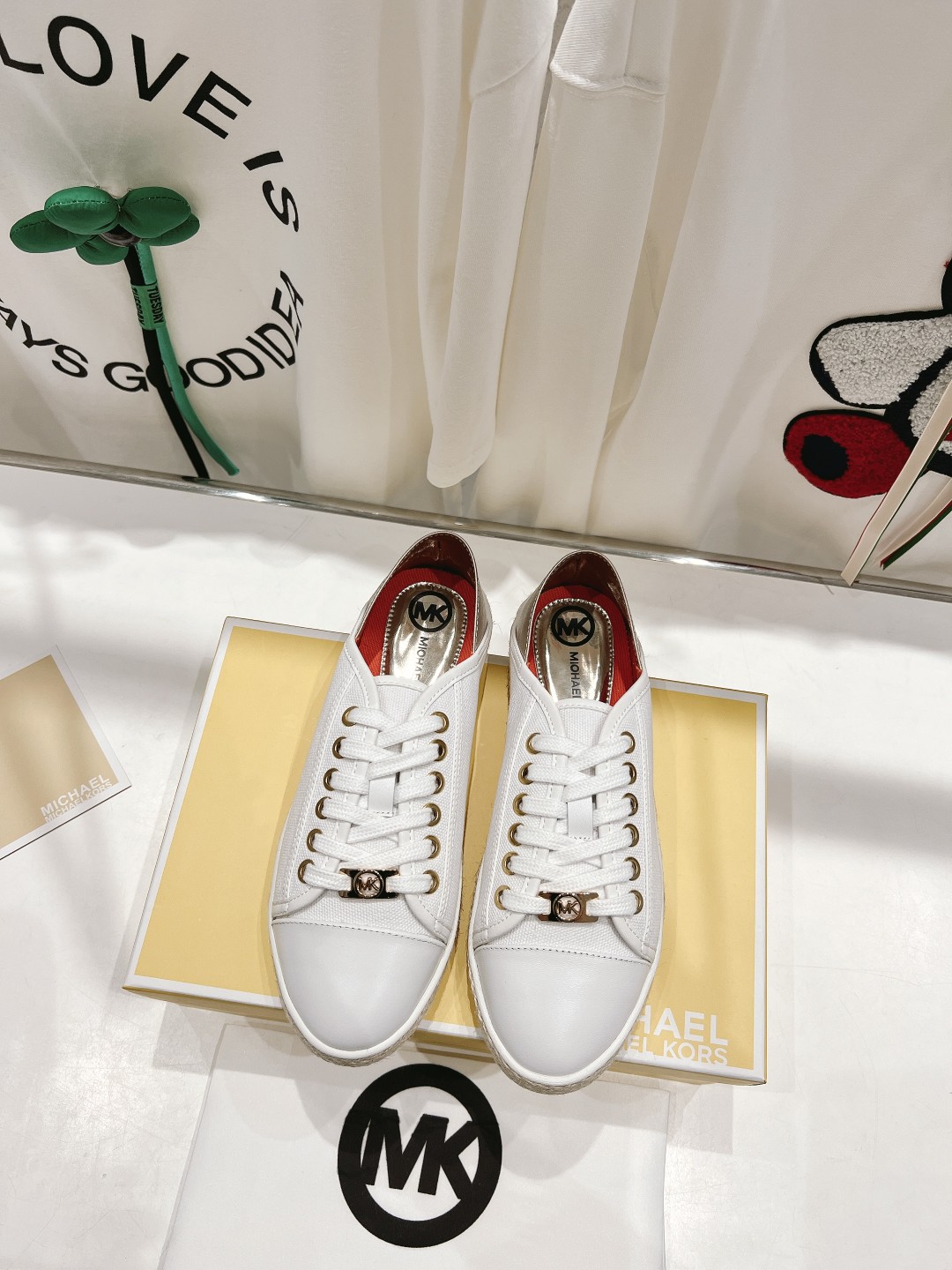 “Michael Kors 2022 Recreational Shoes Offer: Superstar Net Red Grass Design”