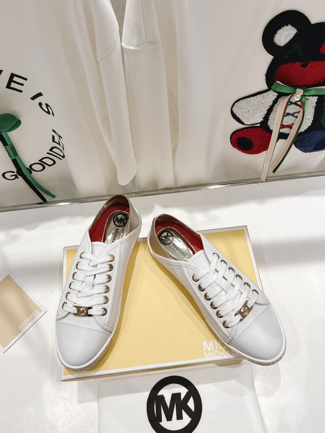 “Michael Kors 2022 Recreational Shoes Offer: Superstar Net Red Grass Design” - 图片 2