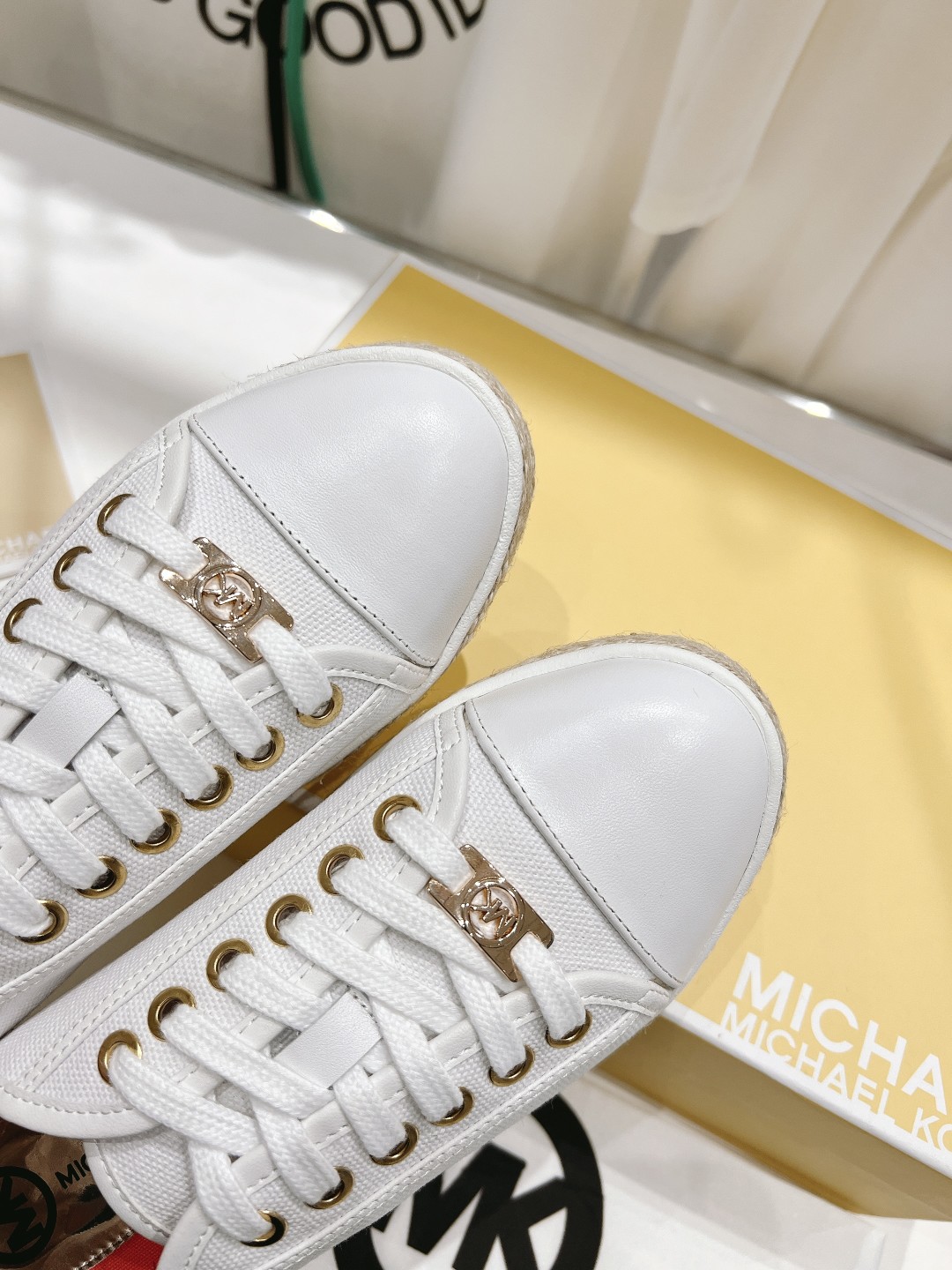 “Michael Kors 2022 Recreational Shoes Offer: Superstar Net Red Grass Design” - 图片 7