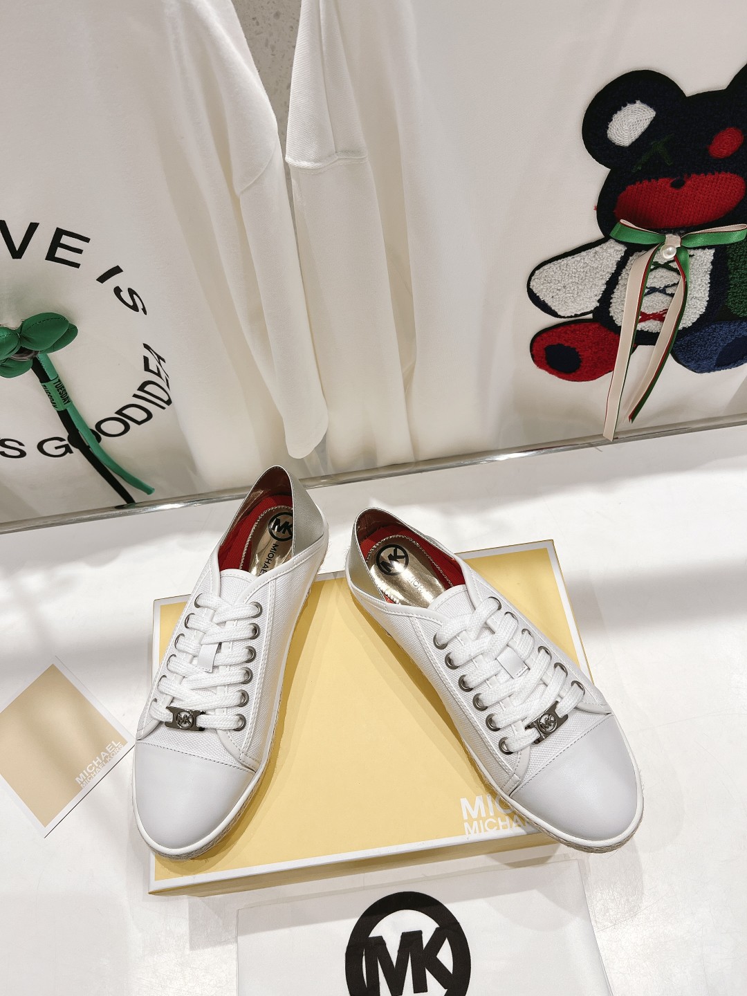 Michael Kors 2022 Recreational Shoes: Net Red Grass, Logo Design, Comfortable Fit, Size 35-40 - 图片 2