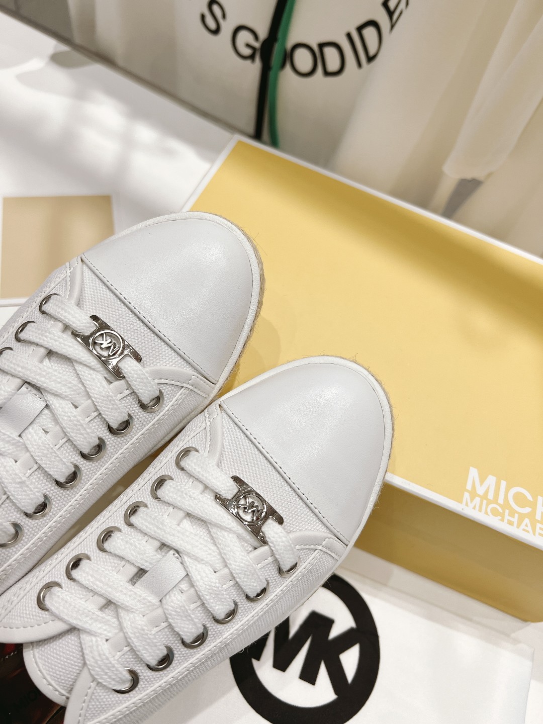 Michael Kors 2022 Recreational Shoes: Net Red Grass, Logo Design, Comfortable Fit, Size 35-40 - 图片 7