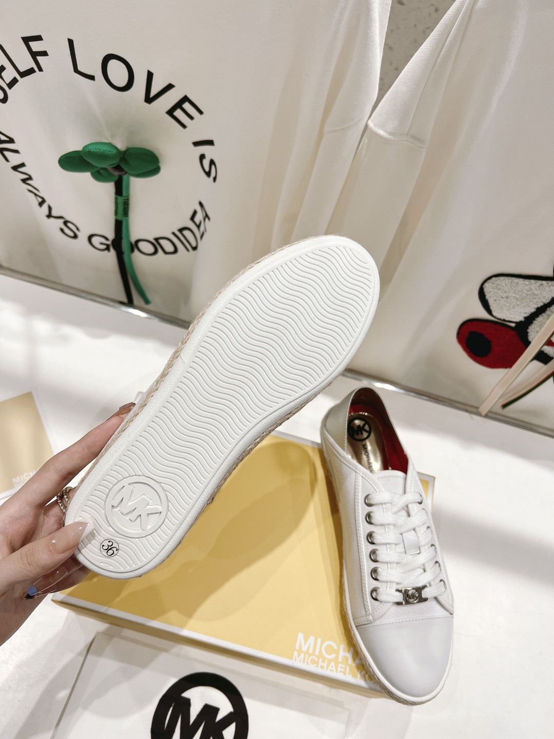 Michael Kors 2022 Recreational Shoes: Net Red Grass, Logo Design, Comfortable Fit, Size 35-40 - 图片 9