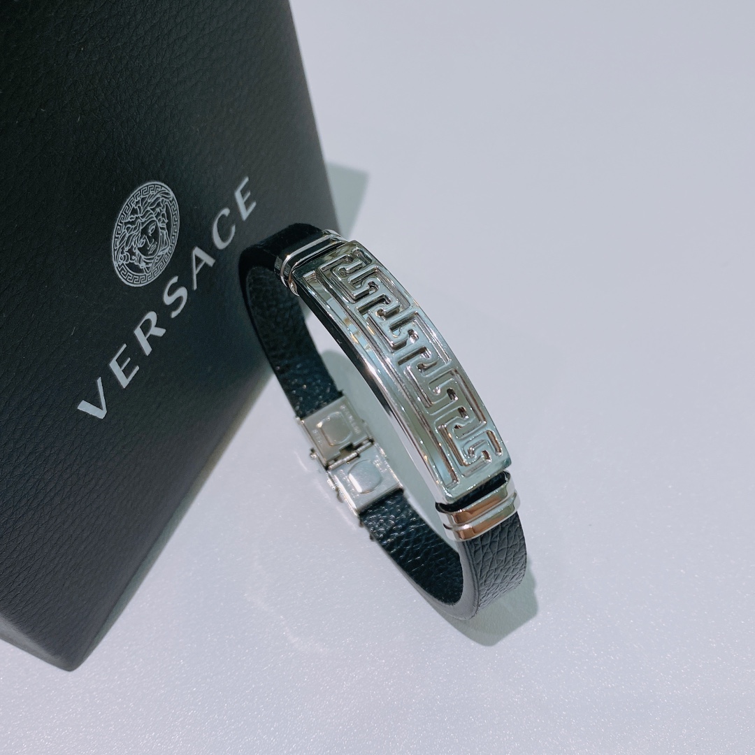 Where to find the Best Replicas
 Versace Jewelry Bracelet Set With Diamonds Cowhide