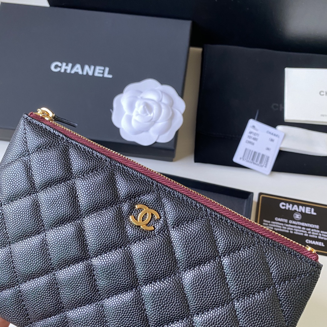 Chanel 新款球纹菱格零钱包/手拿随身包。尺寸：20x12.2x1cm