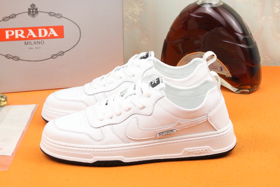 I5 高品质PRADA普拉达上市著名奢侈品牌，专柜同步更新，意大利男鞋时尚杂志季刊封面主推款鞋面采用意大利进口小牛皮，羊皮内里。原版防滑橡胶大底，上脚舒适有型。 细节无可挑剔。