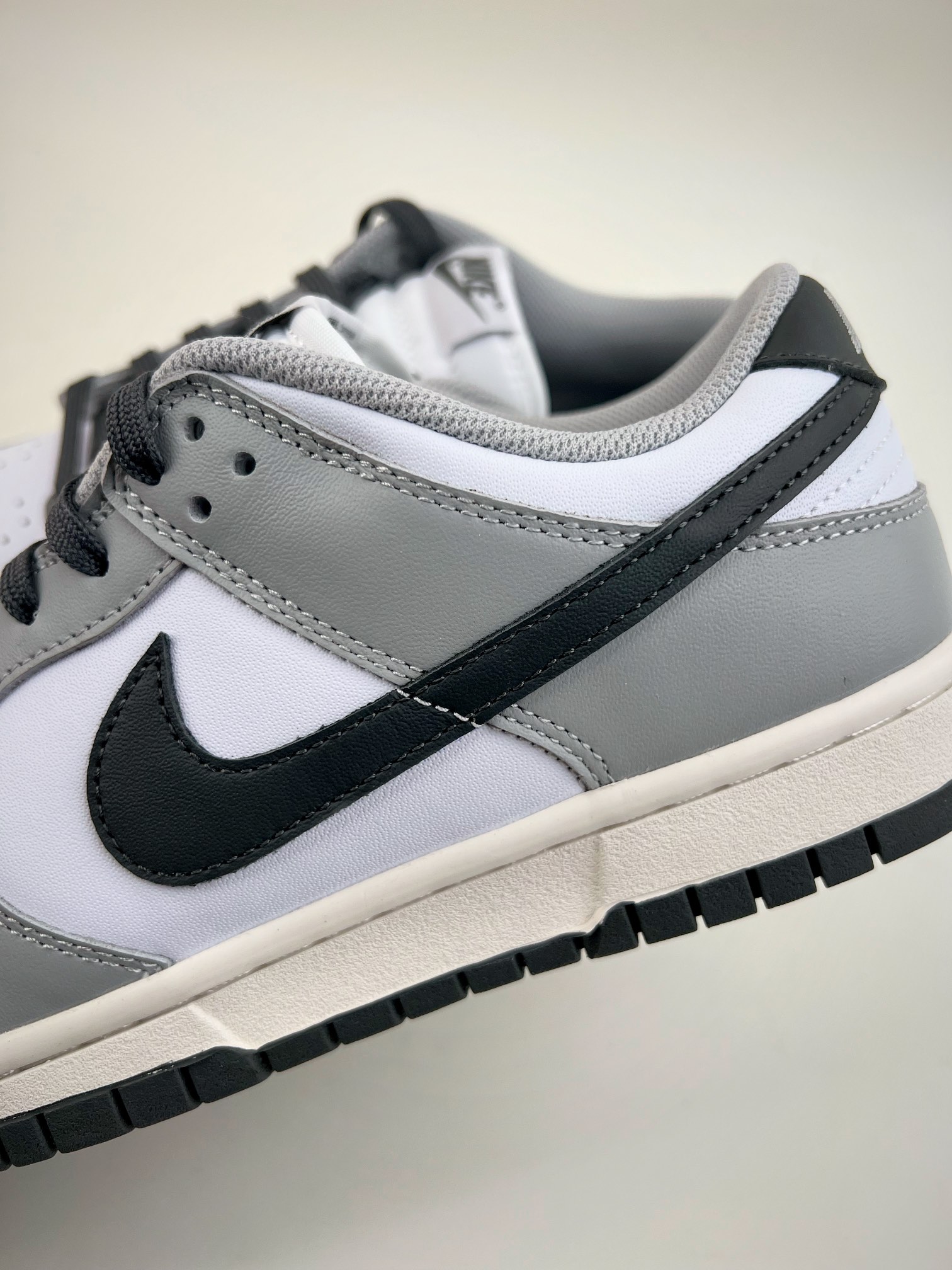 Nike SB Dunk Low ”Smoke Grey” White Gray DD1503-117