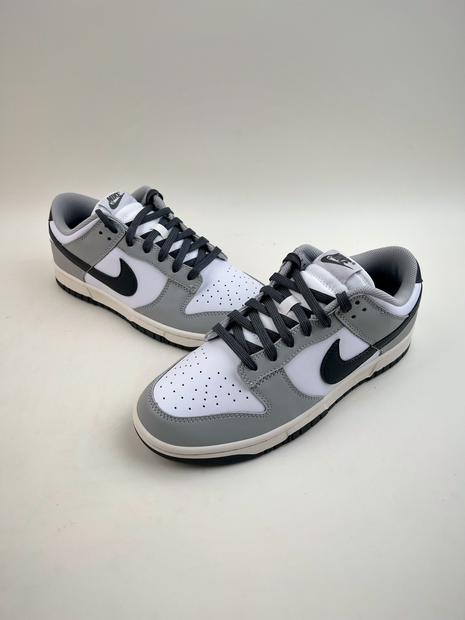 Nike SB Dunk Low ”Smoke Grey” White Gray DD1503-117