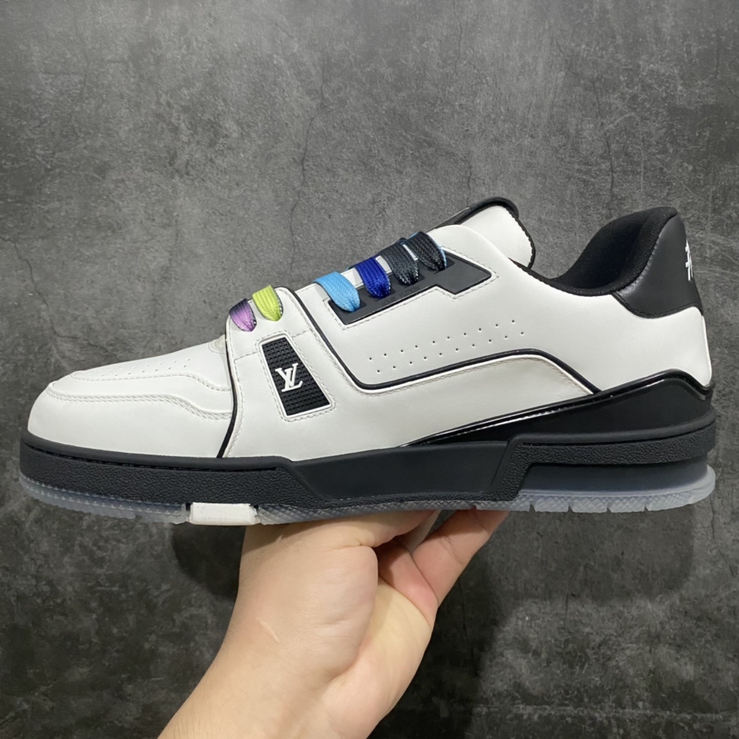 图片[2]-LV Trainer 黑白熊猫彩色鞋带 全市场最好的版本 没有之一 完美鞋型 配件全部一致同步原鞋 下面是随手拍的实拍 实物完美💪🏻 全码：38-45-选品中心