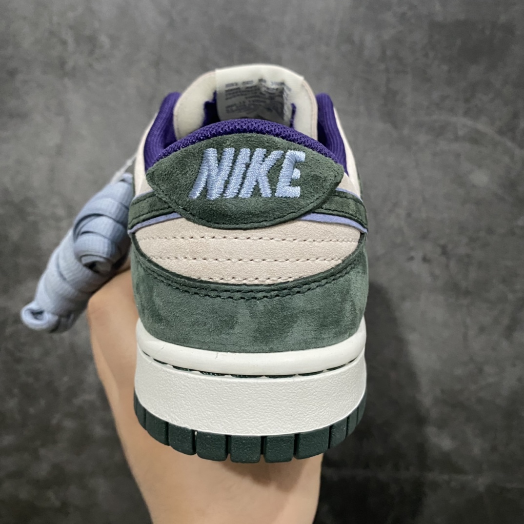 图片[4]-纯原 Otomo Katsuhiro x NK SB Dunk Low \”Steamboy OST\” 大友克洋联名 蒸汽少年系列 LF0039-021 配色以主人公雷为基调 浓重的怀旧味道 秋冬专属配色 鞋身整体采用麂皮材质打造 以摩卡为主色调 在框架以及Swoosh处采用了米白色拼接而成 鞋带、鞋身整体视觉效果十分亮眼 此外鞋舌以及鞋垫则采用了黑色打造 鞋垫上的NK标签采用浅棕色点缀 鞋底则采用白色中底搭配棕色外底呈现 为整个设计收尾 尺码：36 36.5 37.5 38 38.5 39 40 40.5 41 42 42.5 43 44 44.5 45 46-选品中心