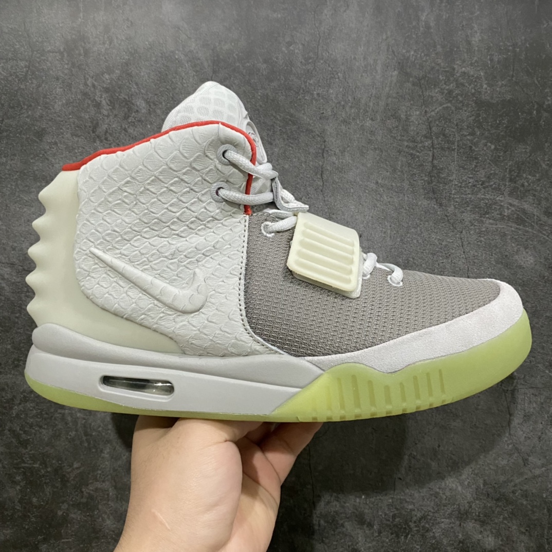 外贸纯原NK Air Yeezy 2 NRG FEN 灰椰子 508214-010 椰子侃爷球鞋代表之作 每一个sneaker都会梦寐以求的神鞋 情怀无价 公司货3万+ 已经绝迹 全网几乎找不到一双成色好的原鞋 原厂工艺满足你的一切需求 代工厂高层客供档案模具 国企关系订购原厂材料 原厂手工七道程序 原厂标 尺码:40.5 41 42 42.5 43 44 44.5 45 46 47.5-选品中心