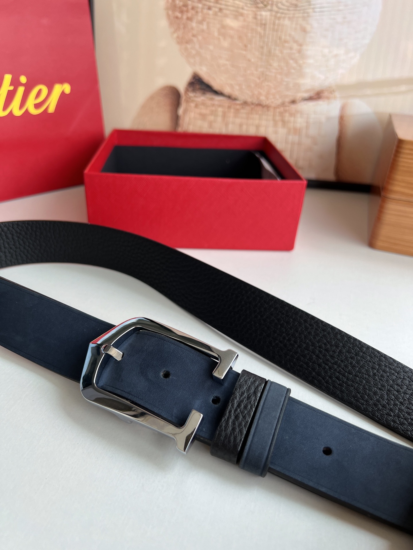 Cartier卡地亚  3.5cm精致针式扣搭配进口头层牛皮腰带