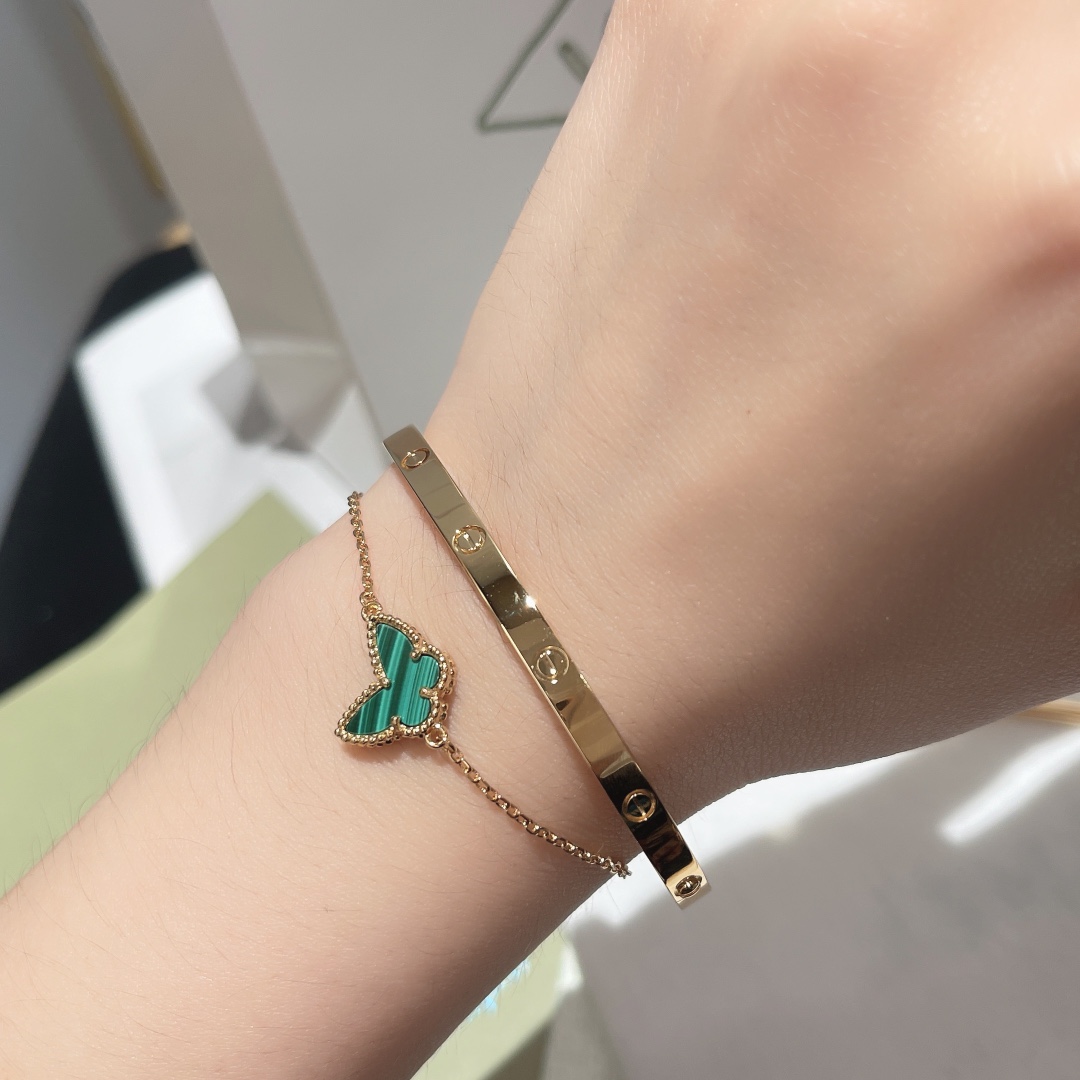 NO:631834,Classic Kajia bracelet 88330, bracelet 88220,,bracelet,bracelet,Cardia high-end jewelry19860909经典卡家手镯88330,手链88220,,bracelet,bracelet,卡迪亚高端饰品,Jewelry