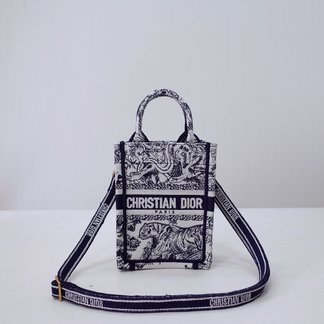 Found Replica Dior Mini Bags Tote Bags Embroidery Summer Collection Mini