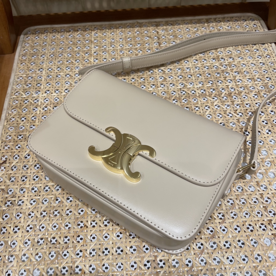 CELINE TEEN TRIOMPHE 18.5CM BAG 188423奶茶色