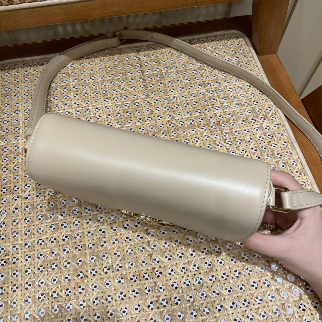 CELINE TEEN TRIOMPHE 18.5CM BAG 188423奶茶色