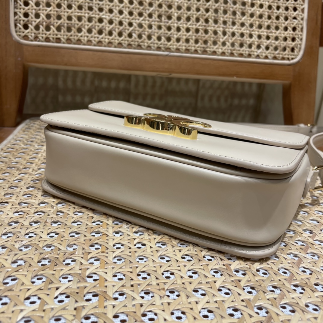 CELINE TEEN TRIOMPHE 18.5CM BAG 188423奶茶色