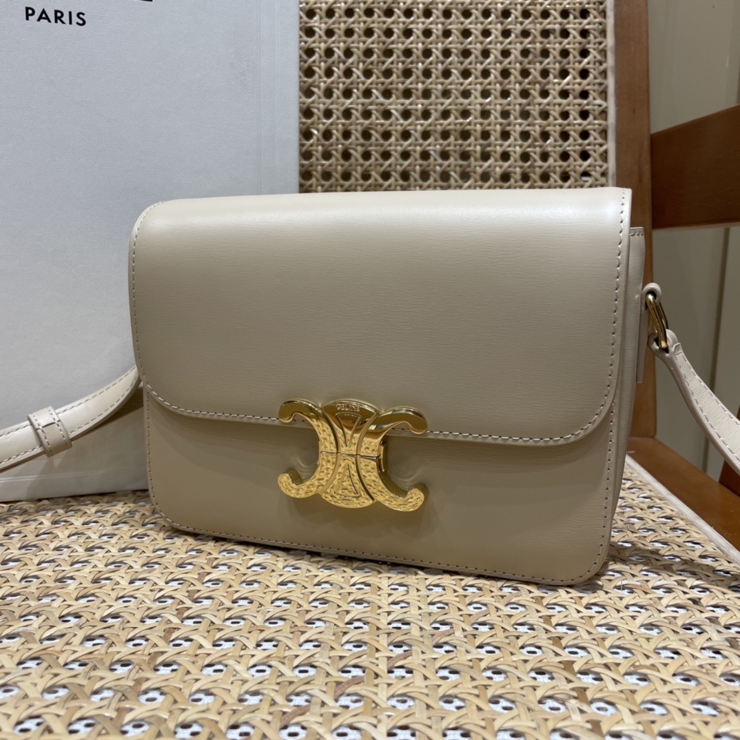 CELINE TEEN TRIOMPHE 18.5CM BAG 188423奶茶色