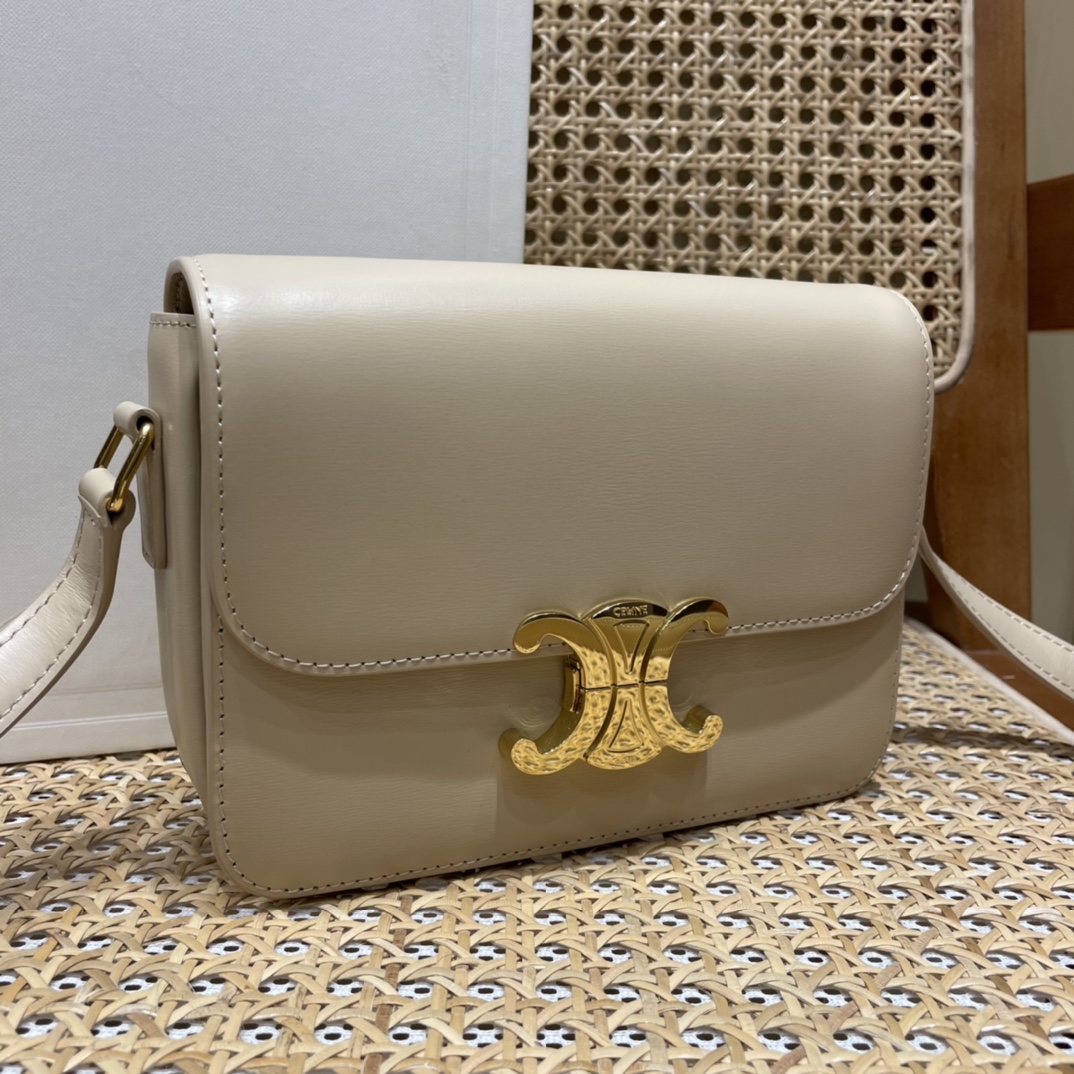 CELINE TEEN TRIOMPHE 18.5CM BAG 188423奶茶色