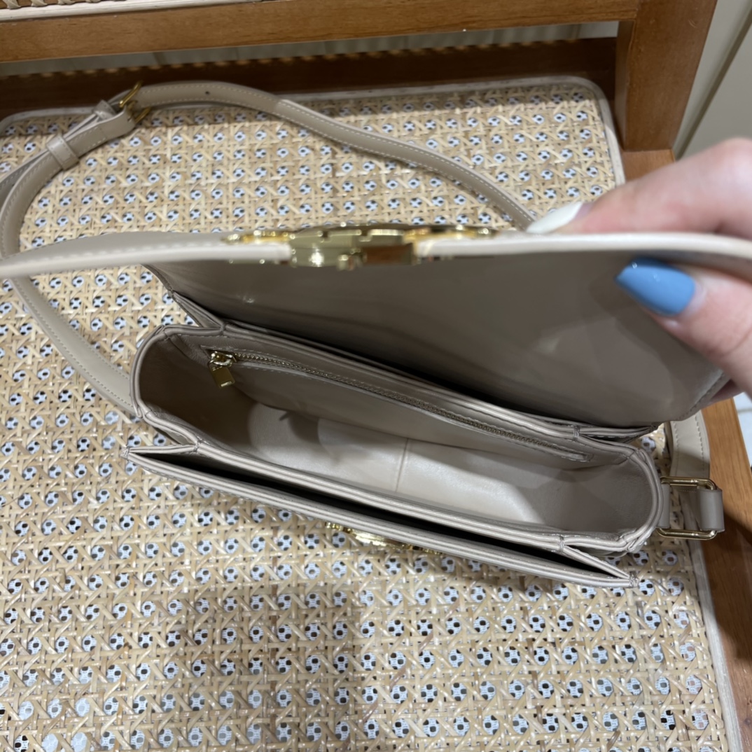 CELINE TEEN TRIOMPHE 18.5CM BAG 188423奶茶色