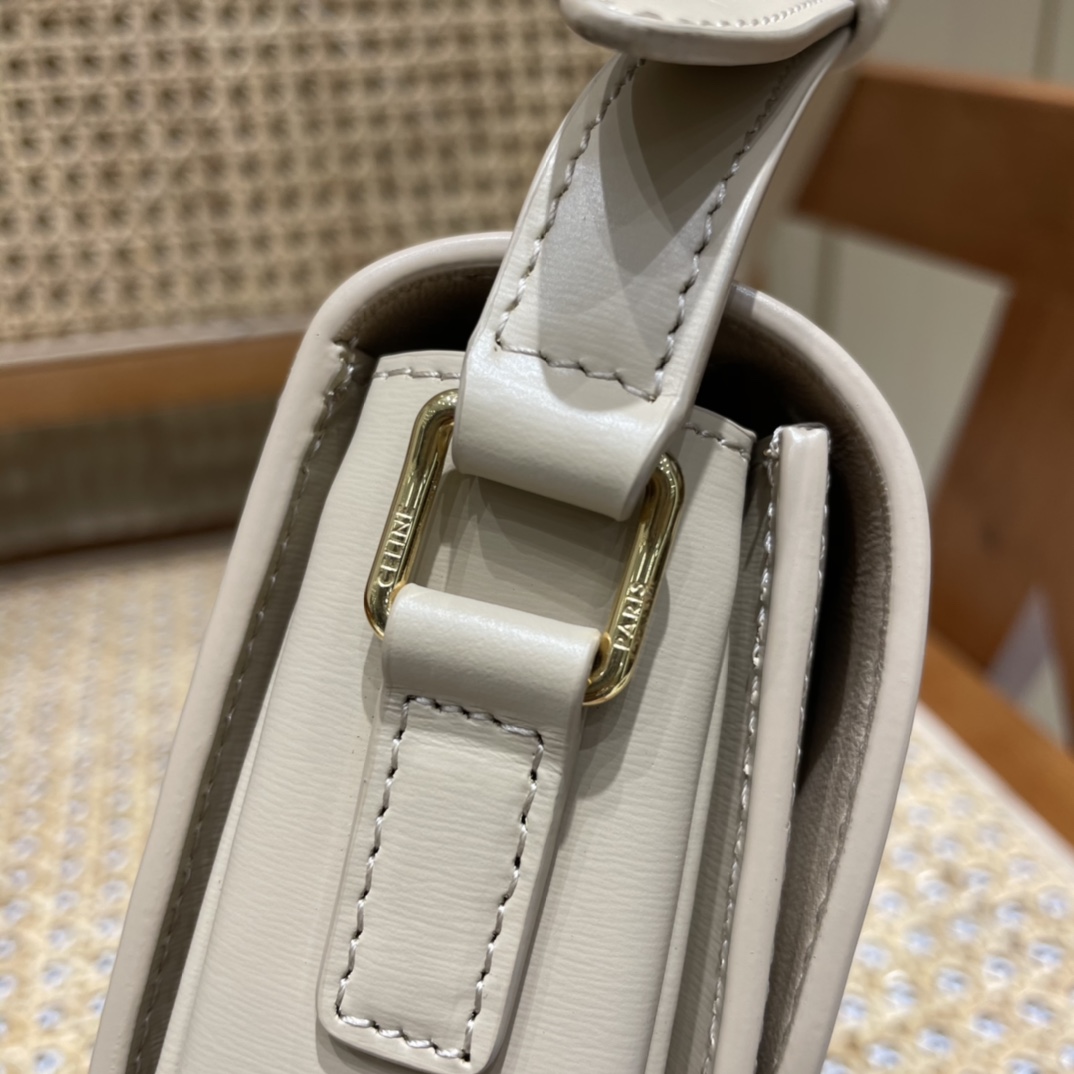 CELINE TEEN TRIOMPHE 18.5CM BAG 188423奶茶色