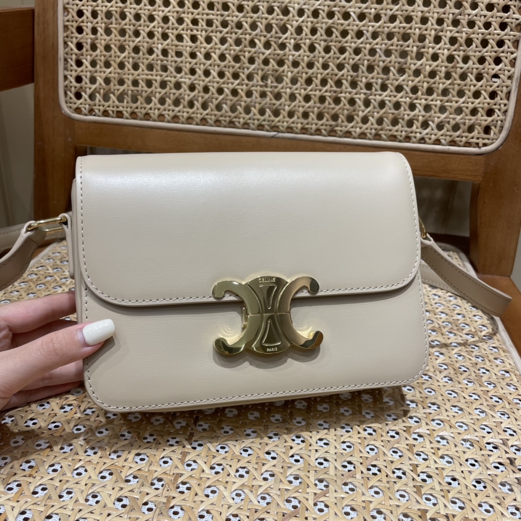 CELINE TEEN TRIOMPHE 18.5CM BAG 188423奶茶色
