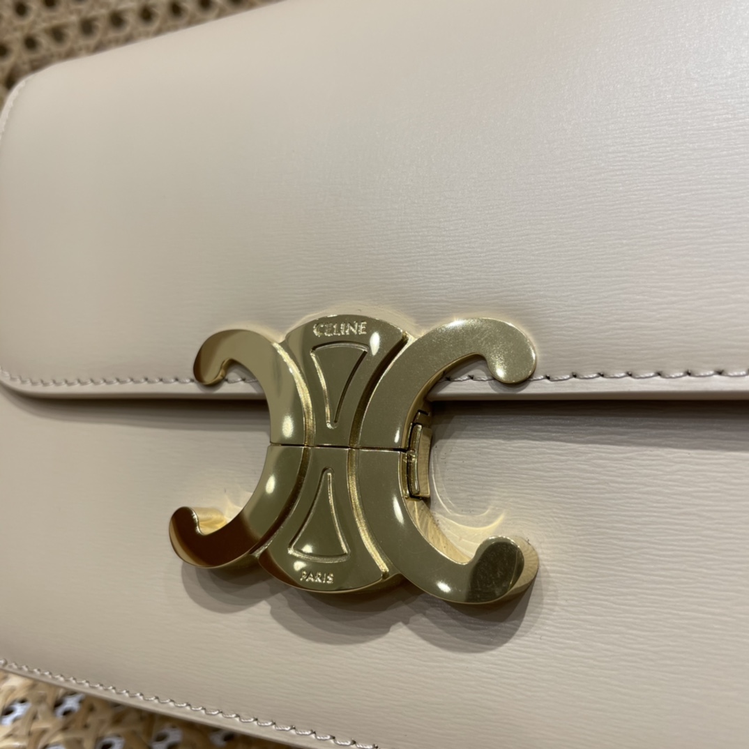 CELINE TEEN TRIOMPHE 18.5CM BAG 188423奶茶色