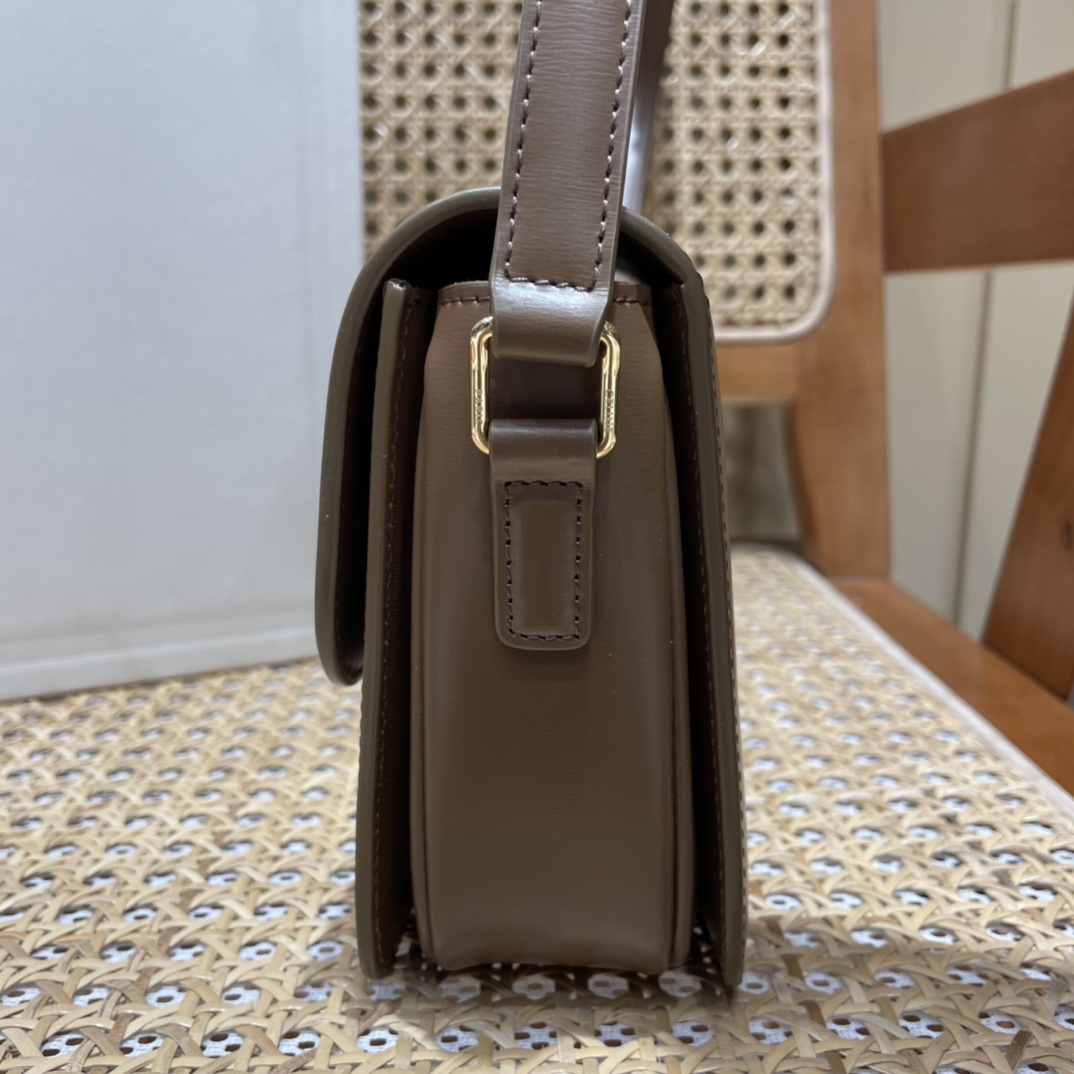 CELINE TEEN TRIOMPHE 18.5CM BAG 188423焦糖色