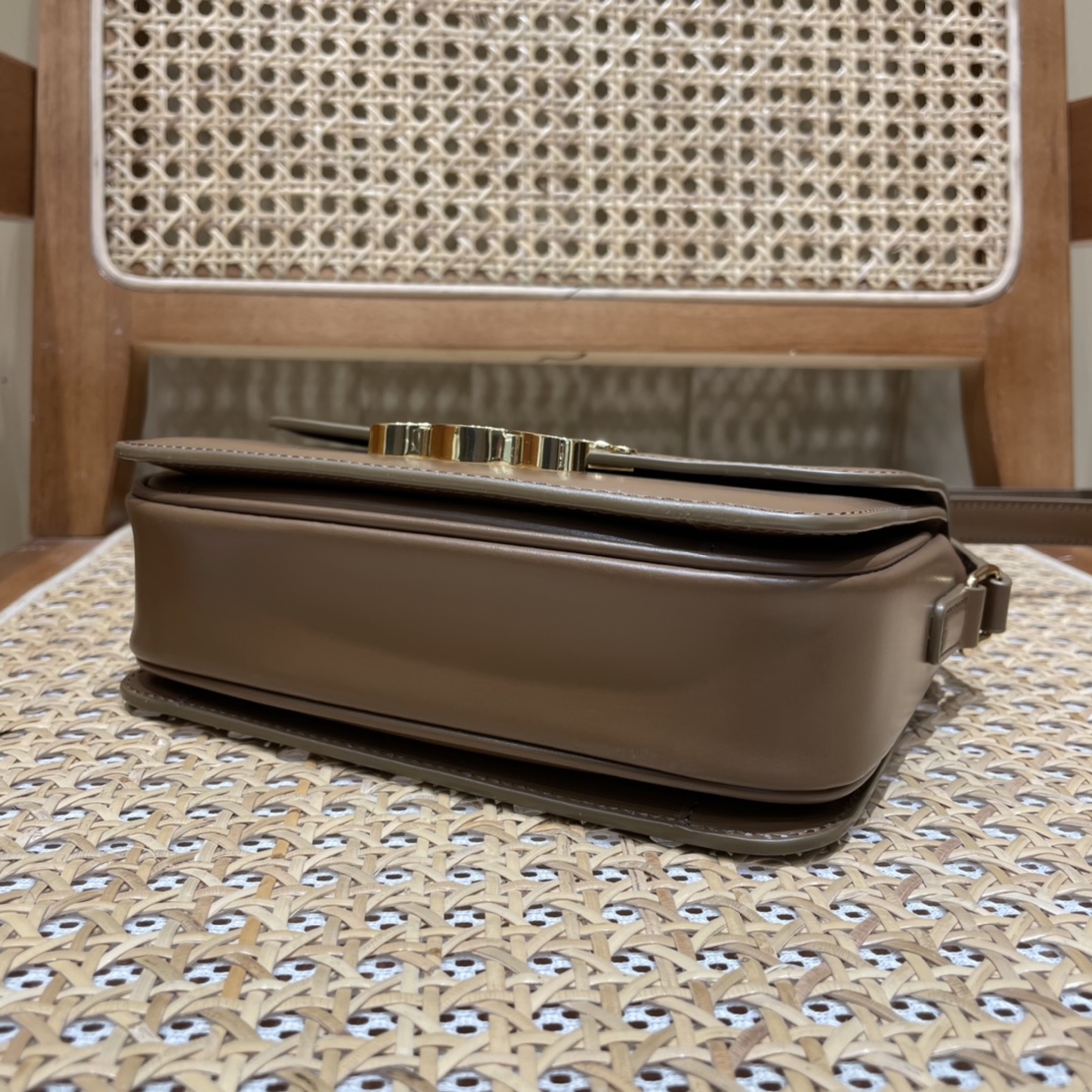 CELINE TEEN TRIOMPHE 18.5CM BAG 188423焦糖色