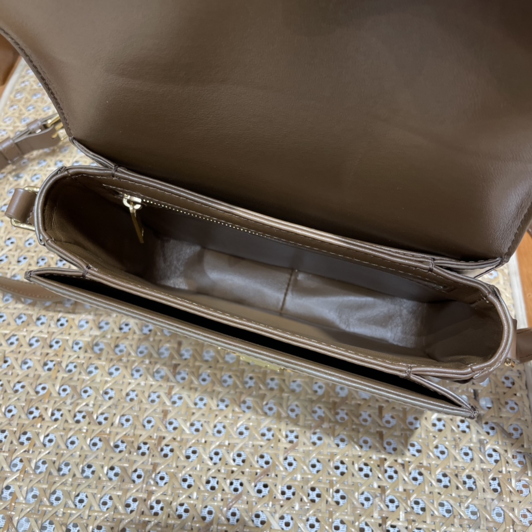 CELINE TEEN TRIOMPHE 18.5CM BAG 188423焦糖色