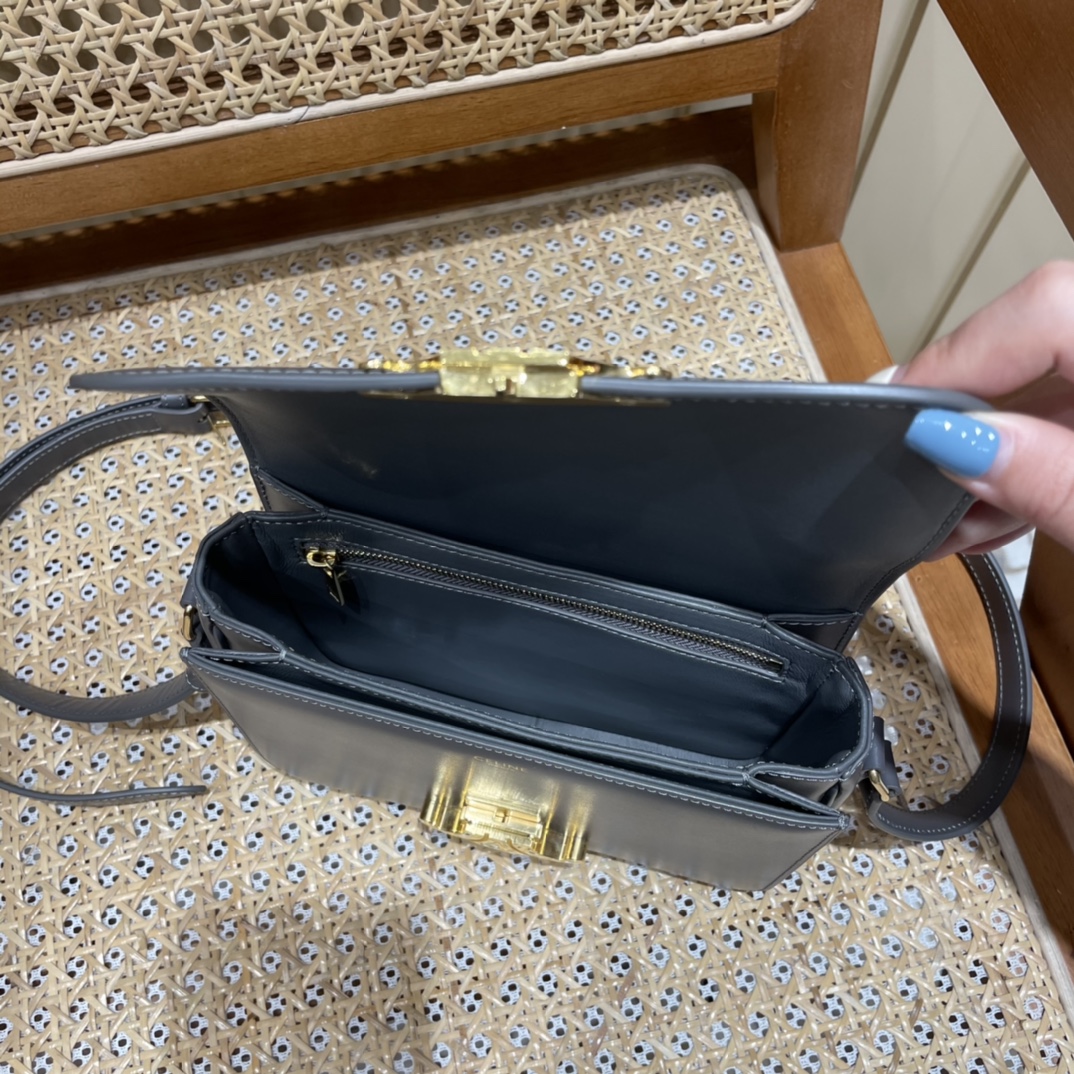 CELINE TEEN TRIOMPHE 18.5CM BAG 188423卵石灰色