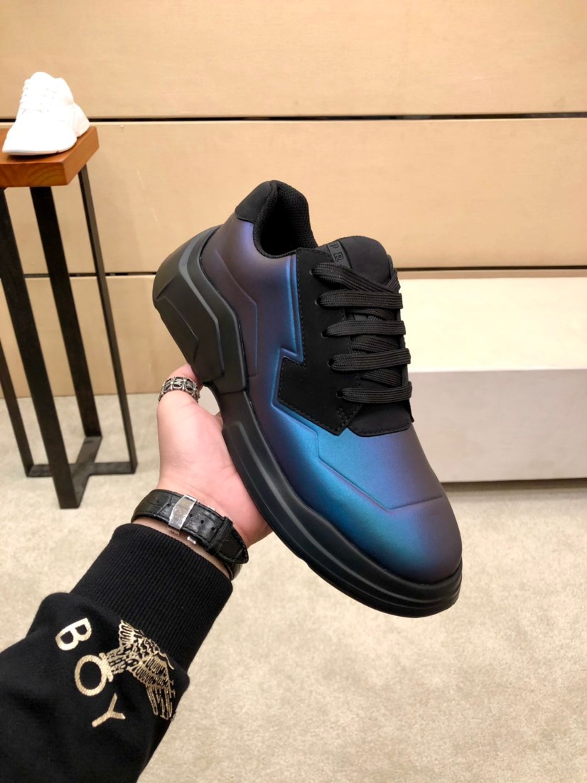 J5 .市场高版本，官网爆款，爆单款PRADA普拉达 香港专柜休闲鞋，专柜品质，优质做工，鞋面采用进口牛皮，舒适透气内里，原版橡胶大底 ，休闲时尚，高端品质，男38-44码