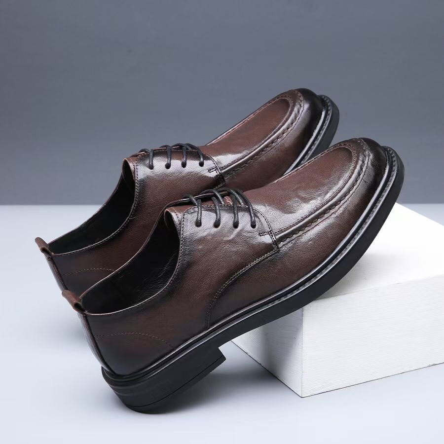 J0 , Prada 普拉达 手工休闲鞋上市、经典系列风格，面料头层牛皮，软底橡胶底，真皮内里及垫脚，质量好上脚舒适款