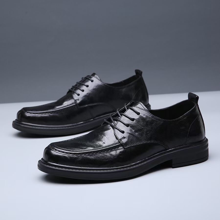 J0 , Prada 普拉达 手工休闲鞋上市、经典系列风格，面料头层牛皮，软底橡胶底，真皮内里及垫脚，质量好上脚舒适款