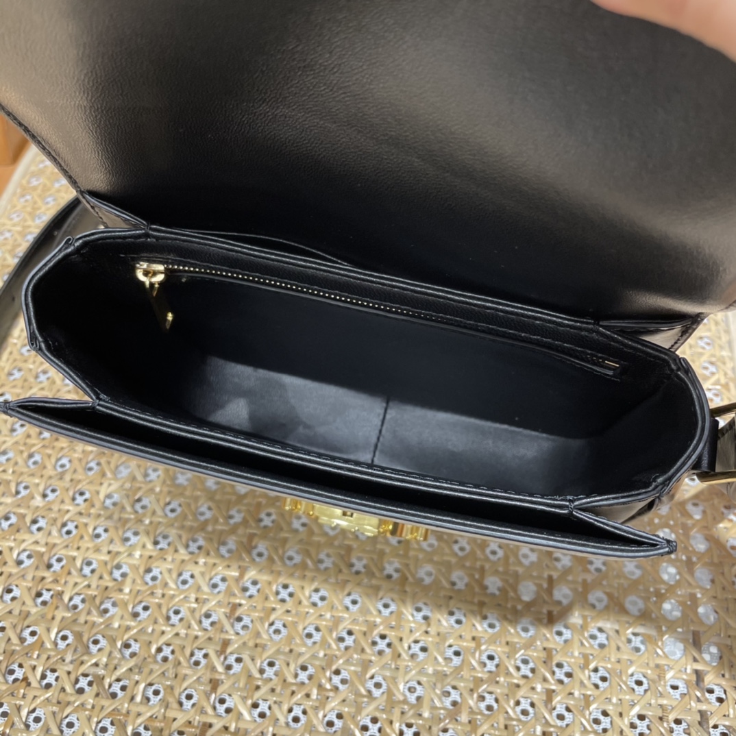 CELINE TEEN TRIOMPHE 18.5CM BAG 188423黑色